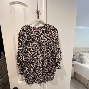 VInce Camuto Leopard Top Size Medium